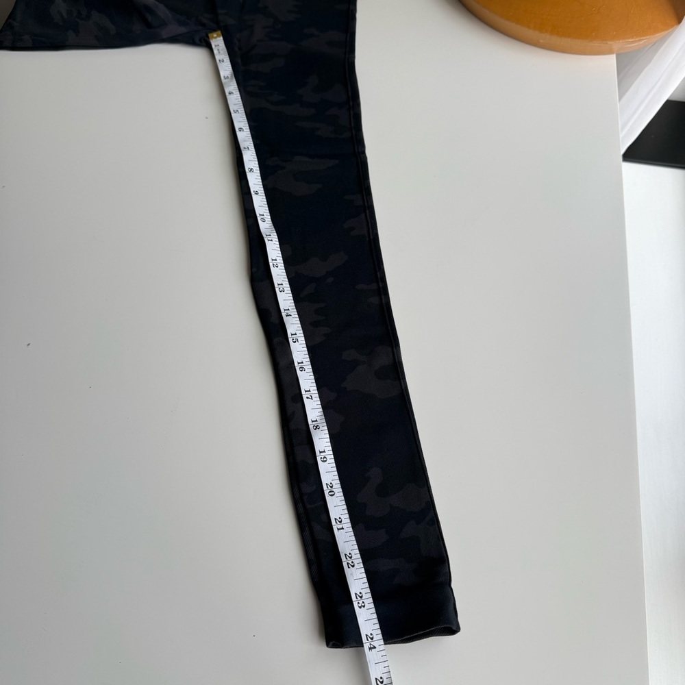 SPANX Look at Me Now Seamless Cropped Legging Size Small - Picture 9 of 9